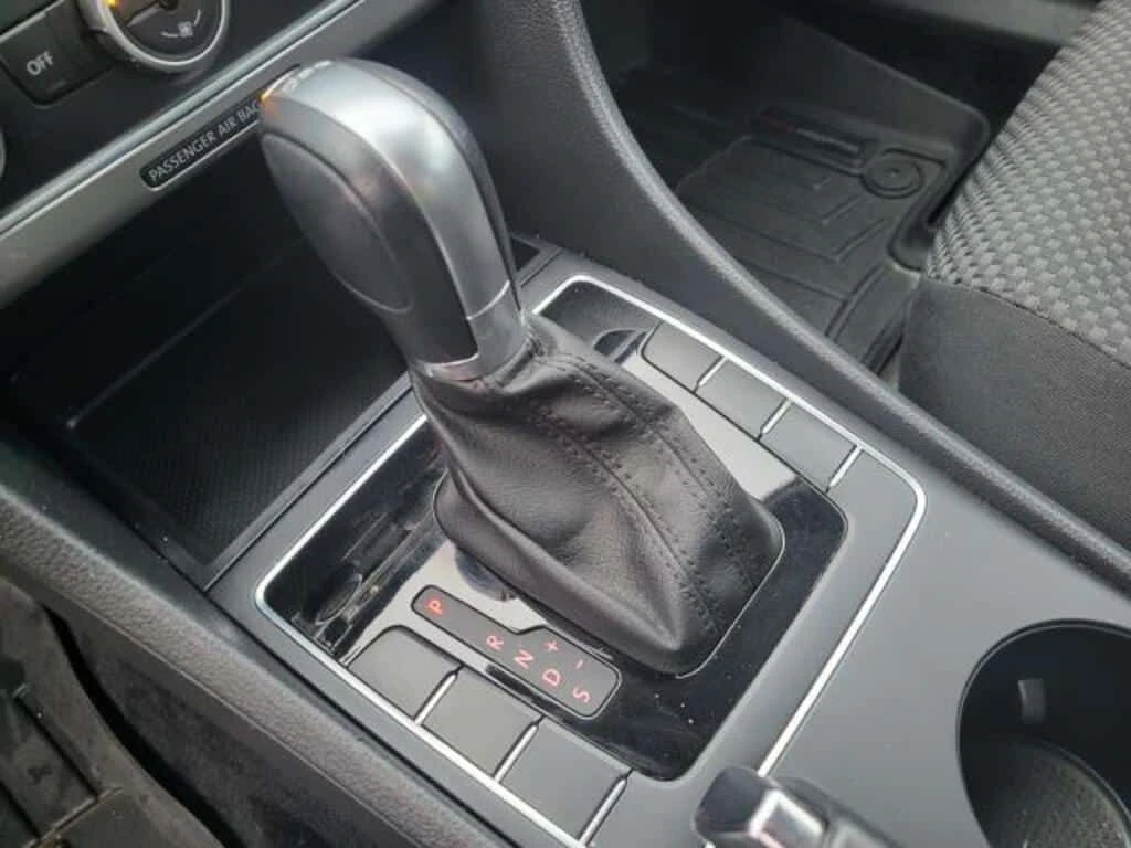 VW Passat * ACCIDENT FREE! TDI Trendline w/ Bluetooth * CARF | Mobile.bg � ����������� 11