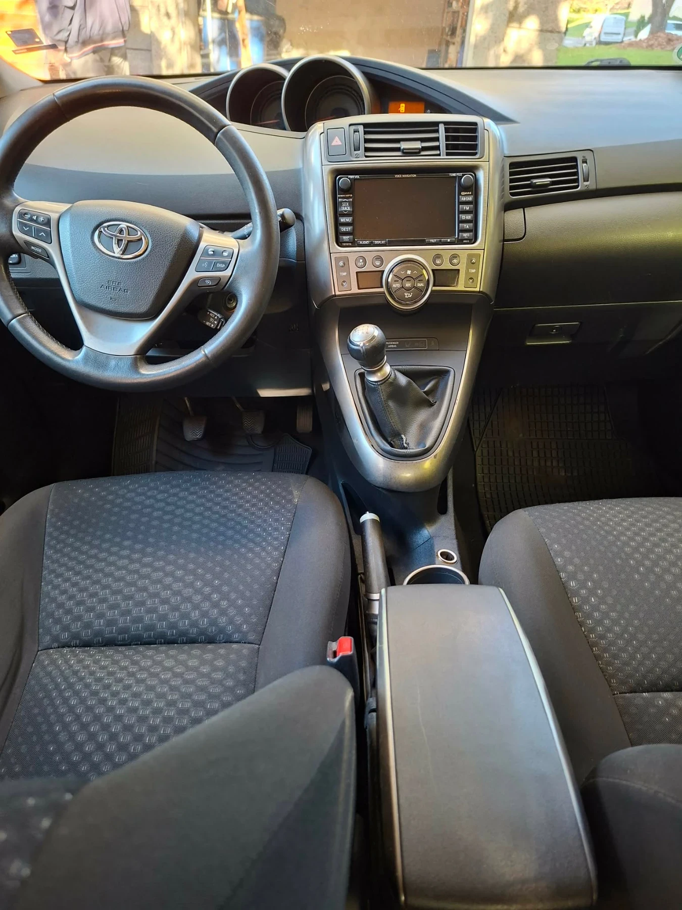 Toyota Verso 2.2, снимка 8 - Автомобили и джипове - 53825040