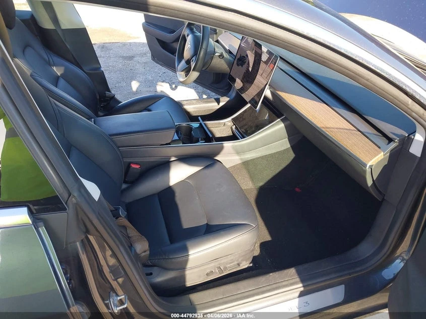 Tesla Model 3 Long Range/Performance, снимка 5 - Автомобили и джипове - 54273279