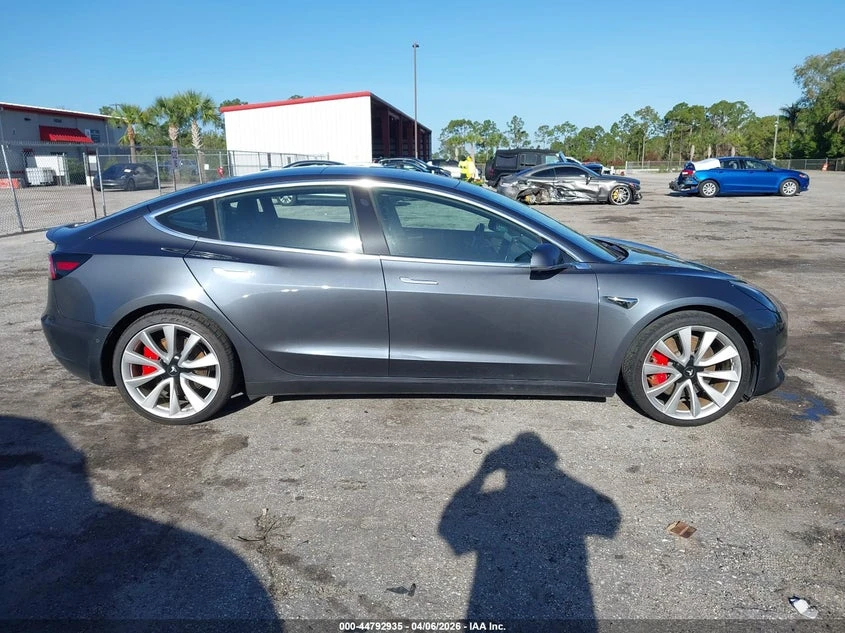 Tesla Model 3 Long Range/Performance, снимка 13 - Автомобили и джипове - 54273279