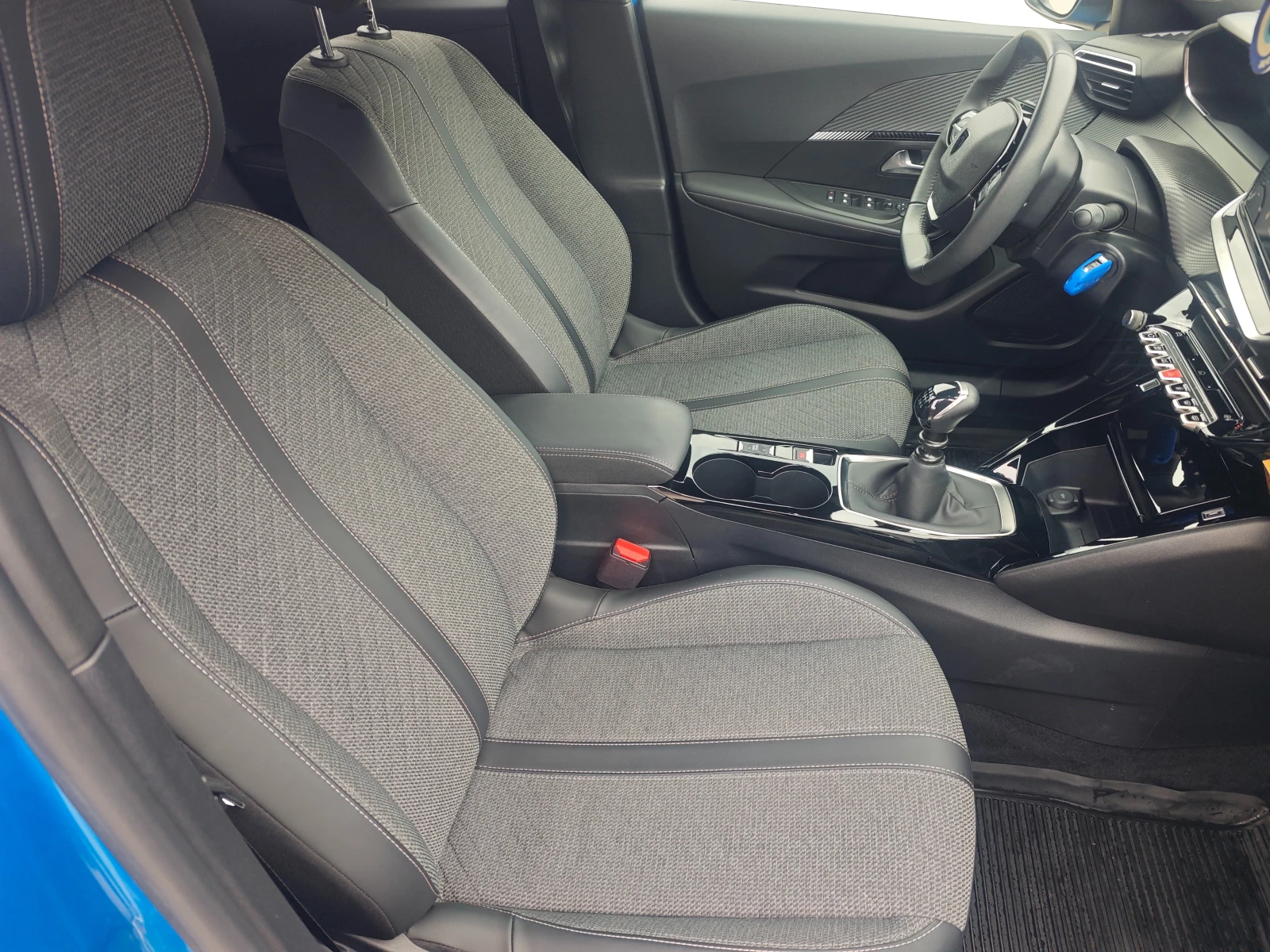 Peugeot 2008 ALLURE 1.2 ГАРАНЦИЯ до 10.2028, снимка 15 - Автомобили и джипове - 54382158