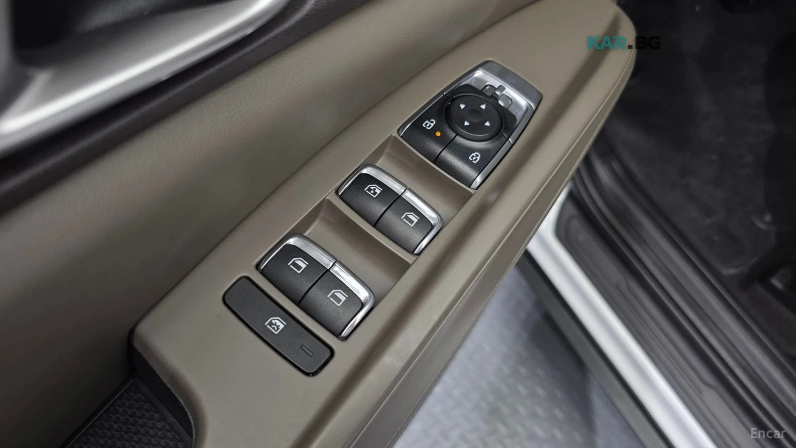 Kia Carnival Prestige* ПОДГРЕВ* ОБДУХВАНЕ* ДИСТРОНИК* КАМЕРА* , снимка 13 - Автомобили и джипове - 55393657