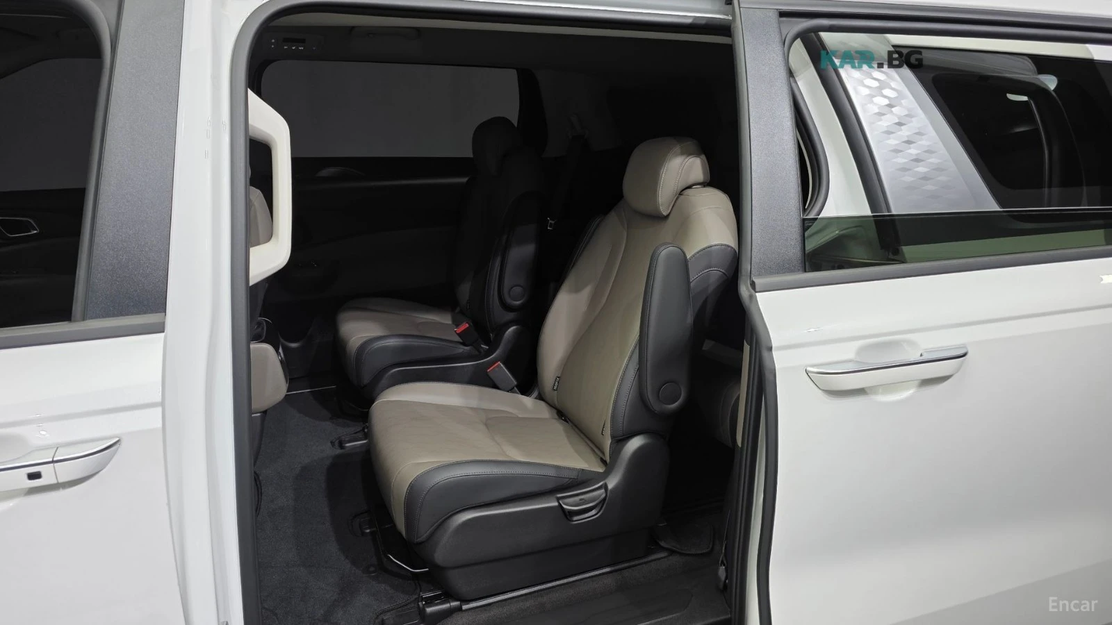 Kia Carnival Prestige* ПОДГРЕВ* ОБДУХВАНЕ* ДИСТРОНИК* КАМЕРА* , снимка 10 - Автомобили и джипове - 55393657