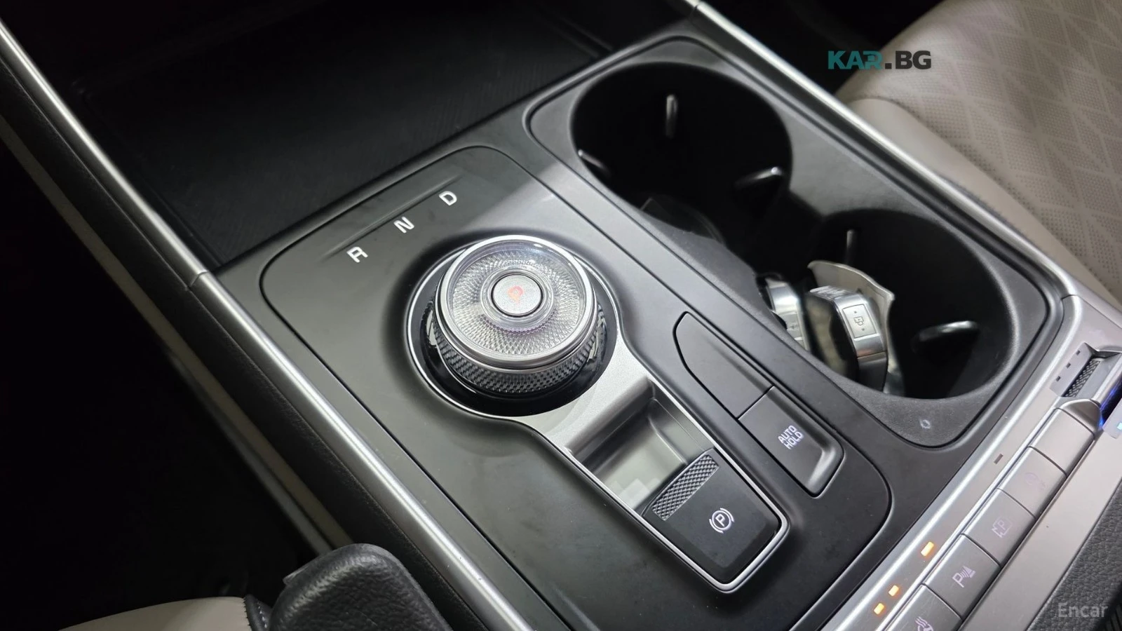 Kia Carnival Prestige* ПОДГРЕВ* ОБДУХВАНЕ* ДИСТРОНИК* КАМЕРА* , снимка 12 - Автомобили и джипове - 55393657