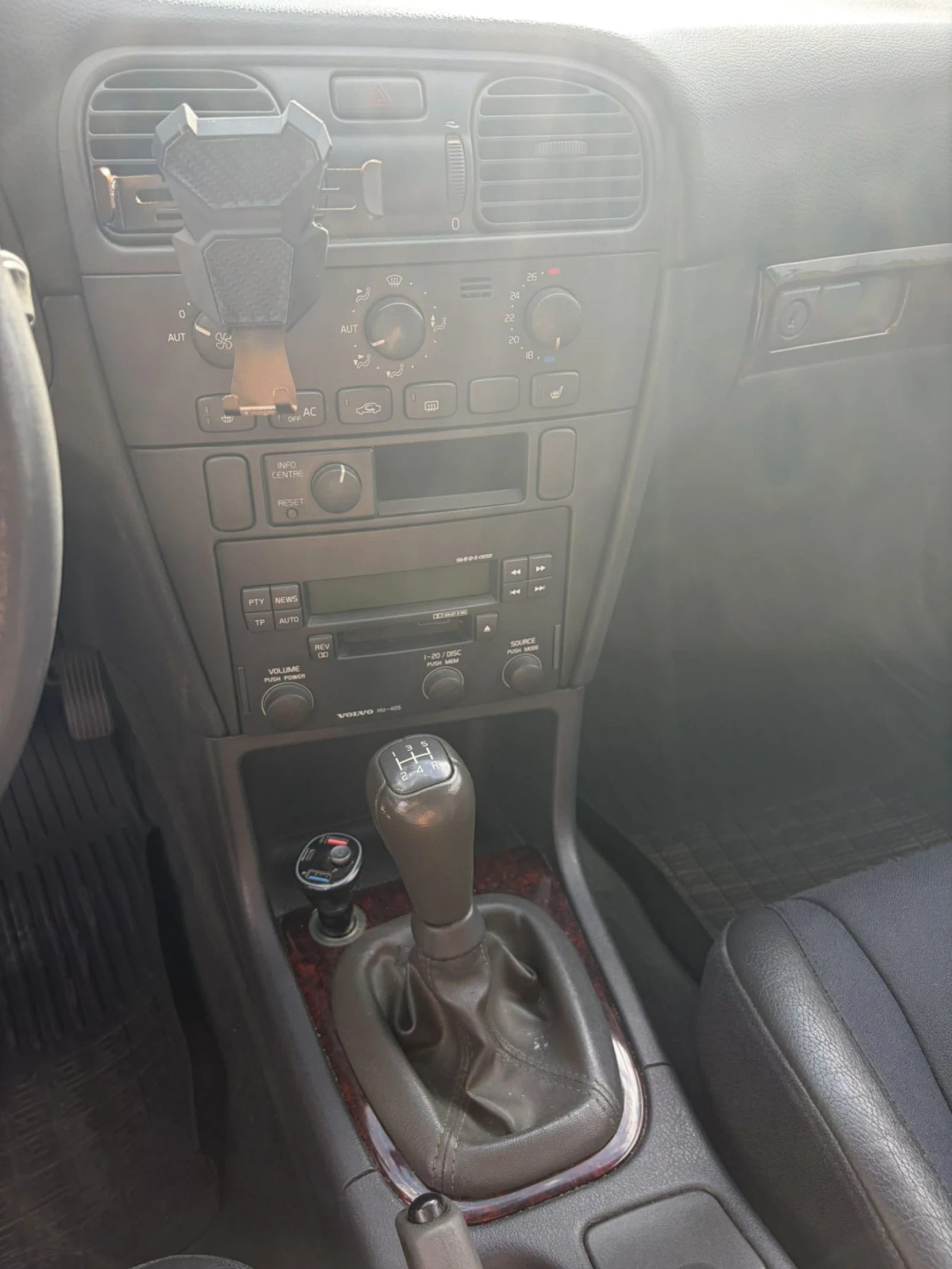 Volvo V40 2.0T, снимка 8 - Автомобили и джипове - 55425914