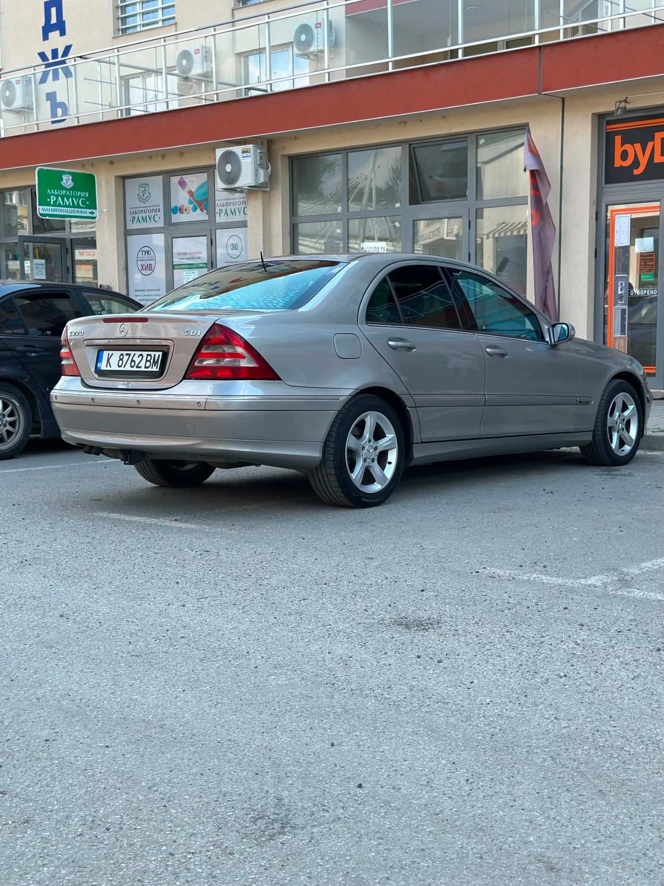 Mercedes-Benz C 220, снимка 3 - Автомобили и джипове - 55787330