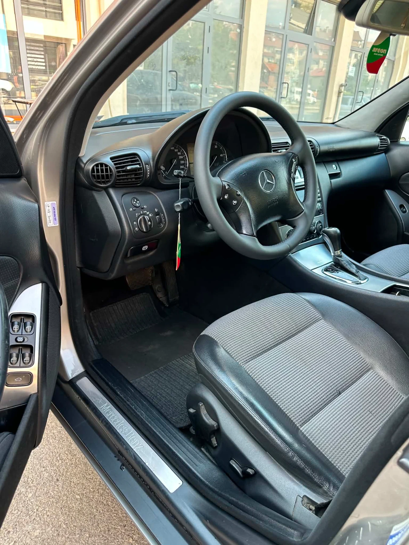Mercedes-Benz C 220, снимка 6 - Автомобили и джипове - 55787330