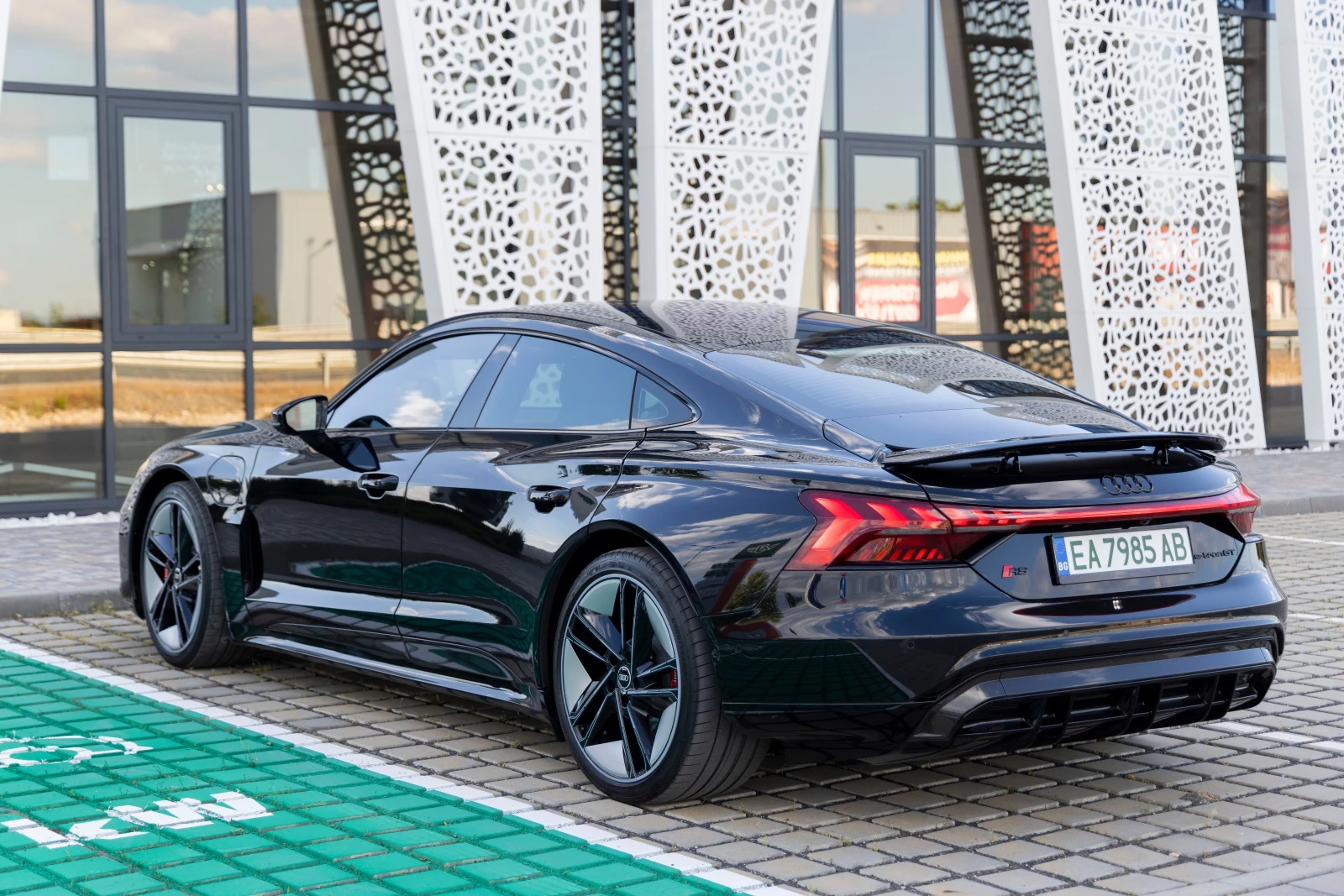 Audi E-Tron GT RS Налична, снимка 4 - Автомобили и джипове - 56129118