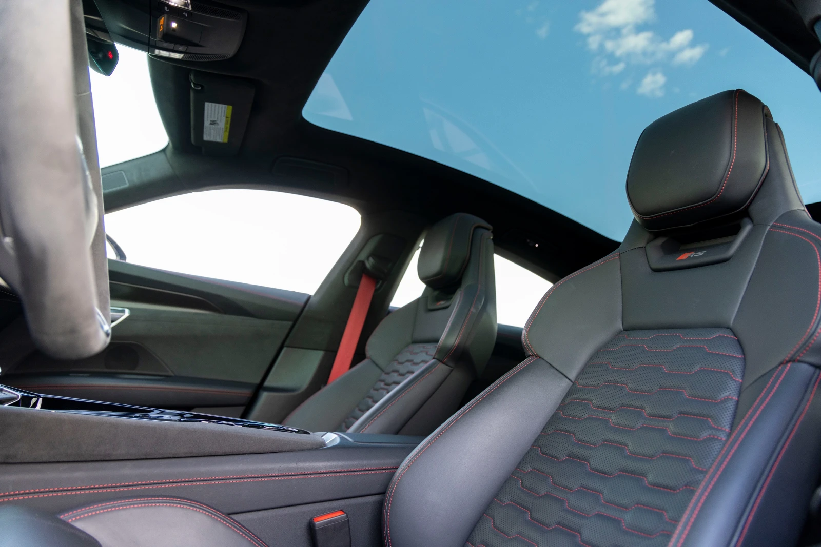 Audi E-Tron GT RS Налична, снимка 14 - Автомобили и джипове - 56129118