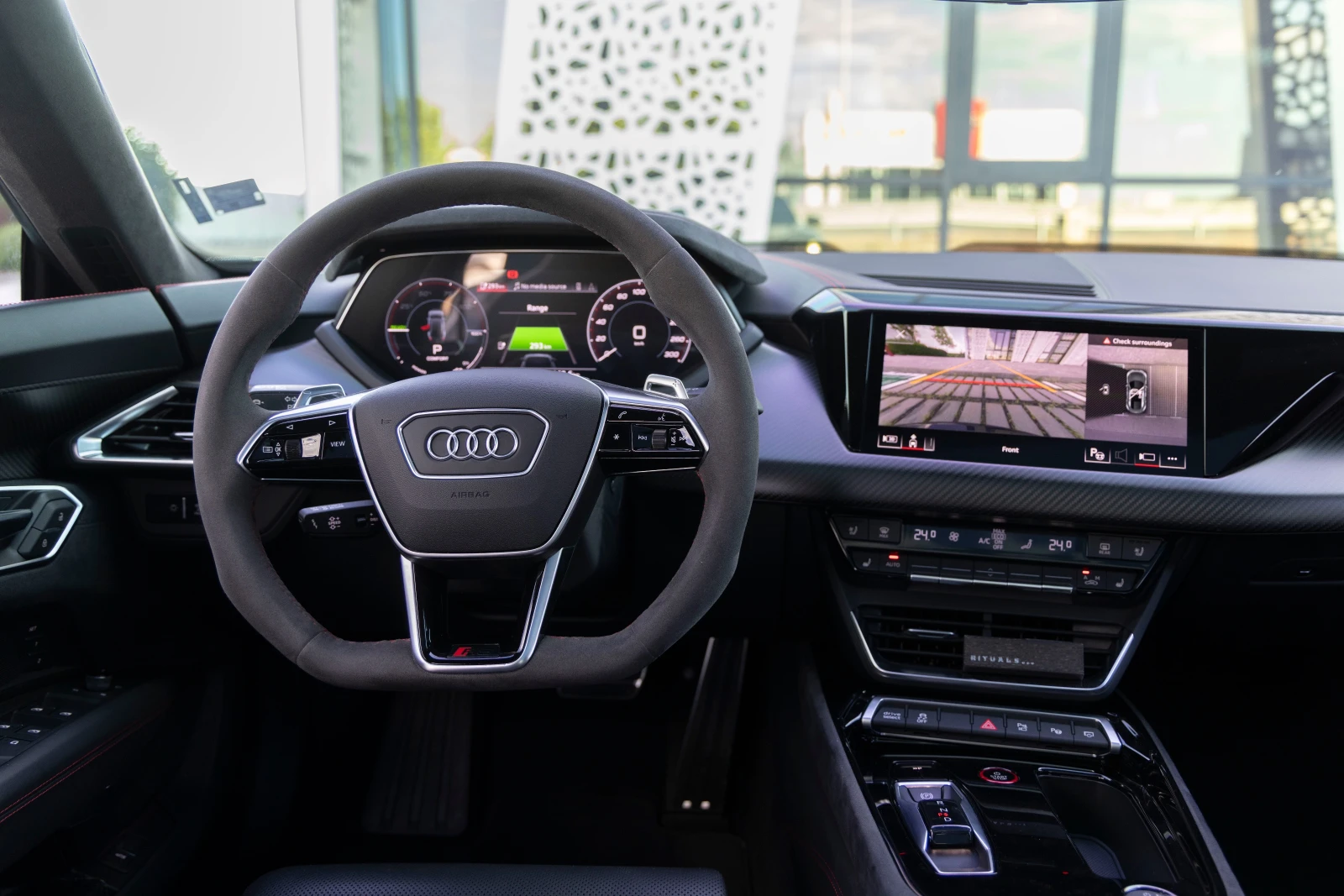 Audi E-Tron GT RS Налична, снимка 8 - Автомобили и джипове - 56129118