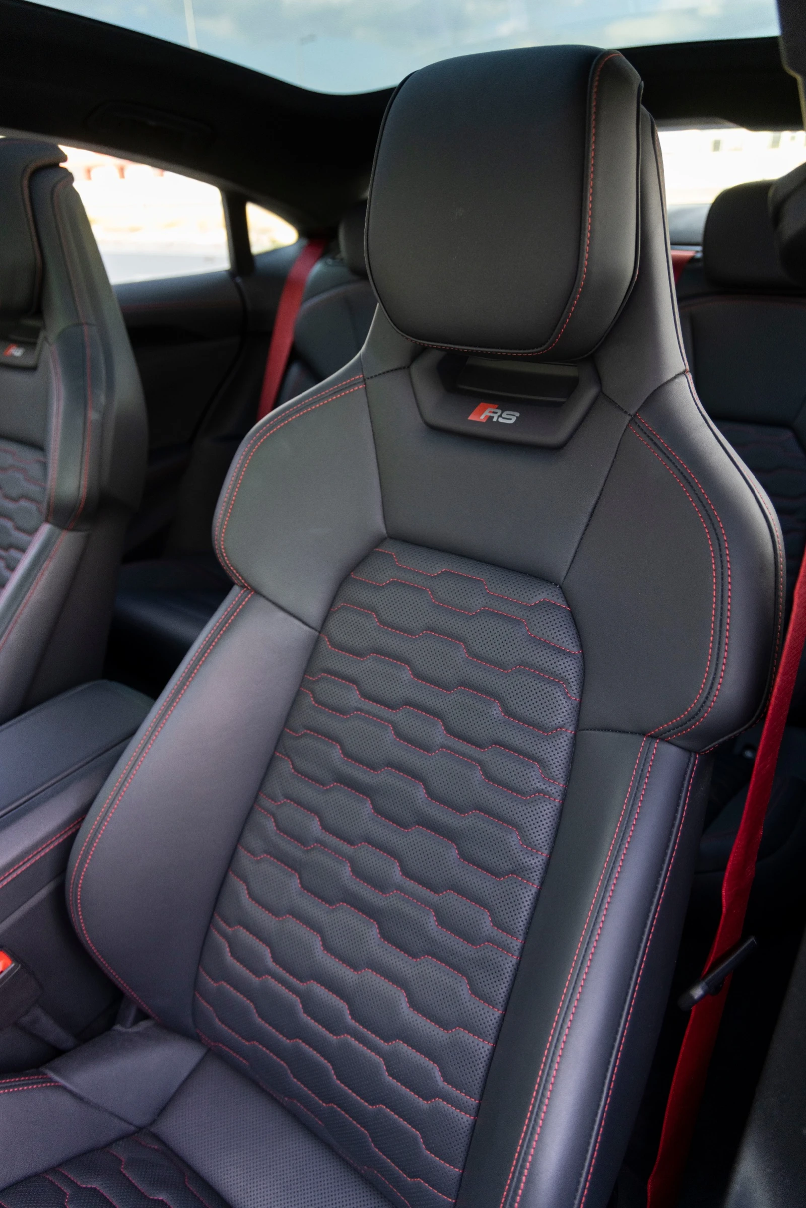 Audi E-Tron GT RS Налична, снимка 13 - Автомобили и джипове - 56129118