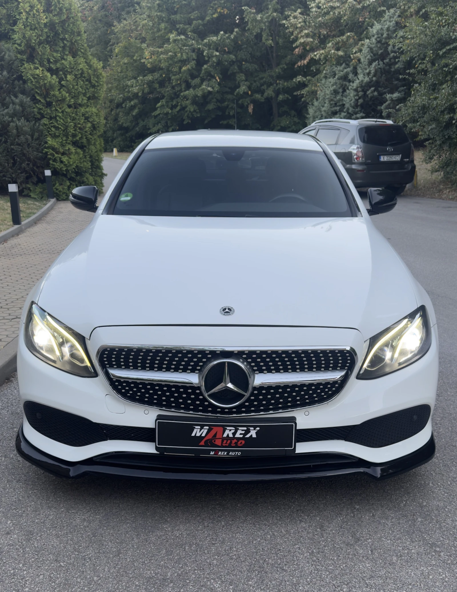 Mercedes-Benz E 200 Widescreen* 9G* LED* TOP* БАРТЕР* ЛИЗИНГ, снимка 2 - Автомобили и джипове - 56138206