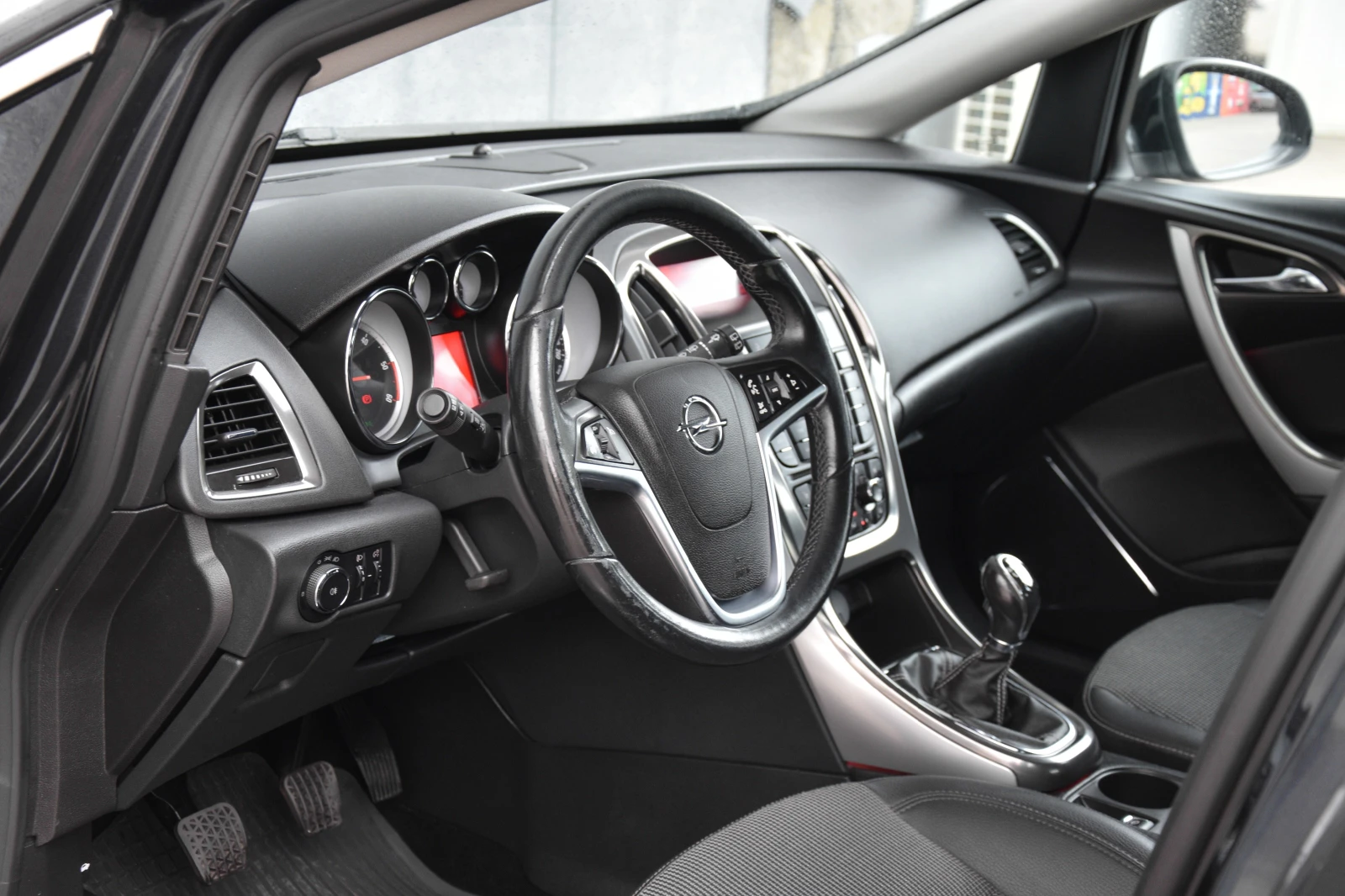 Opel Astra 1.7 CDTI, снимка 10 - Автомобили и джипове - 56539981