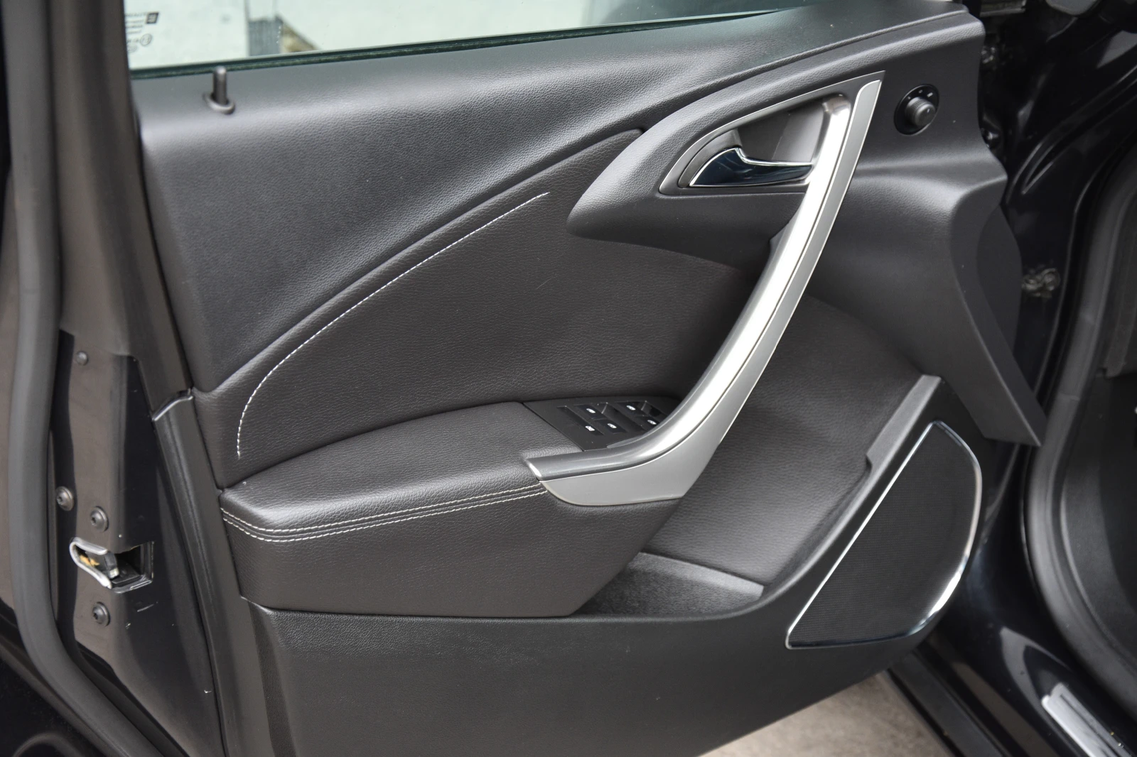 Opel Astra 1.7 CDTI, снимка 14 - Автомобили и джипове - 56539981