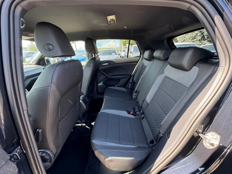 VW T-Cross R-LINE/150HP/DSG/CAM/NAVI/LED/DIGI/CPLAY/352g, снимка 13 - Автомобили и джипове - 51770111