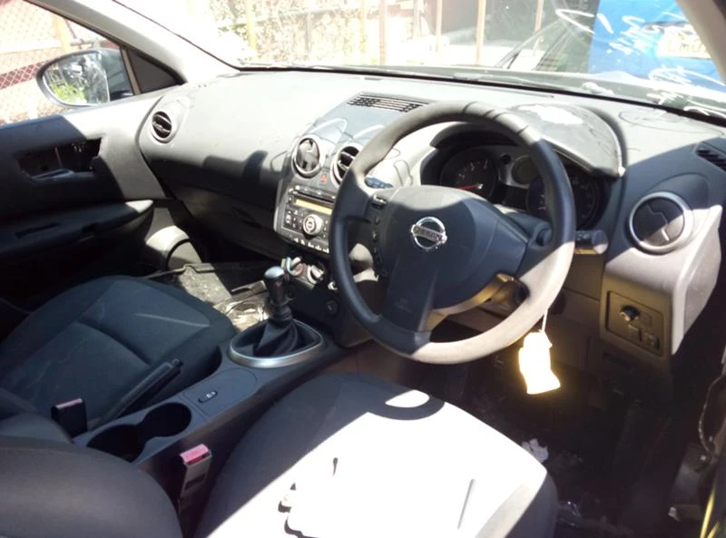 Nissan Qashqai 1.5DCI, снимка 5 - Автомобили и джипове - 18779759