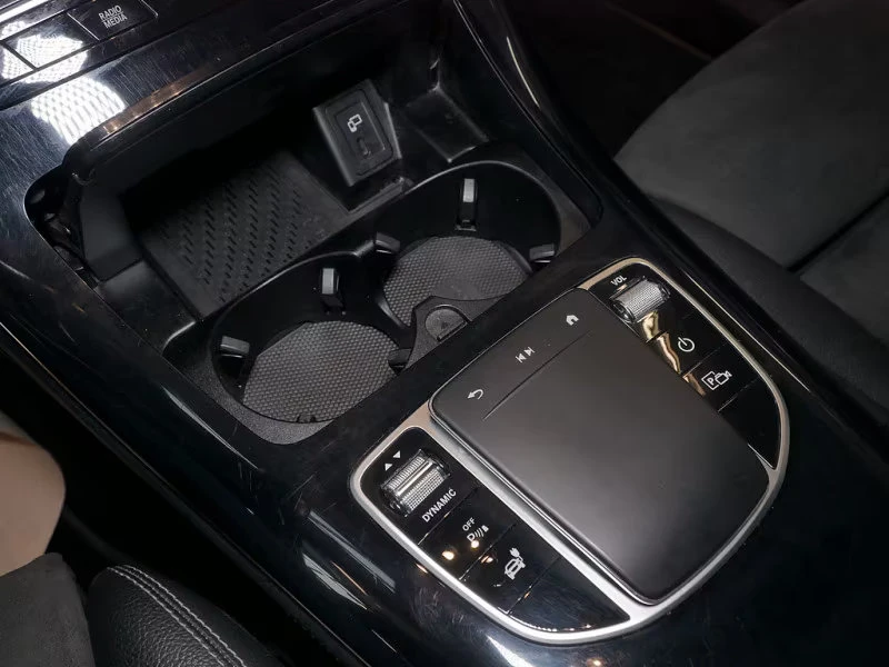 Mercedes-Benz EQC 400/AMG/408HP/4M/MBEAM/360/DISTR/CAM/PDC/ACC/948f, снимка 12 - Автомобили и джипове - 52661708