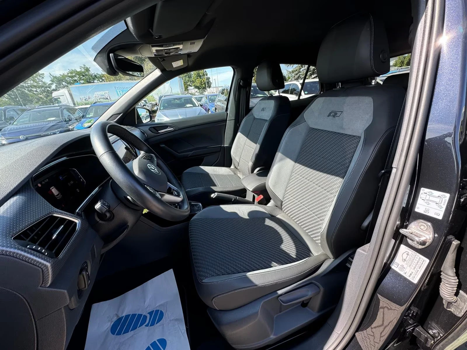 VW T-Cross R-LINE/150HP/DSG/CAM/NAVI/LED/DIGI/CPLAY/352g - изображение 9