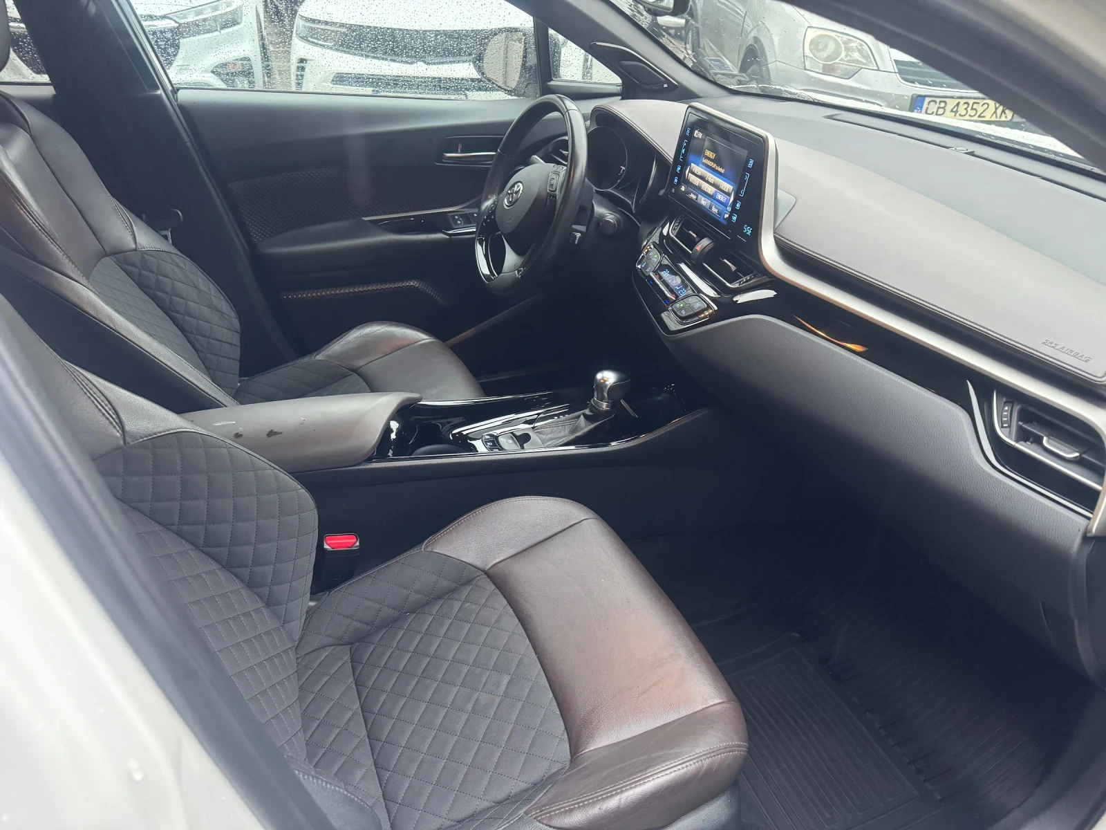 Toyota C-HR 1.8 Hybrid Гаранционен - изображение 9