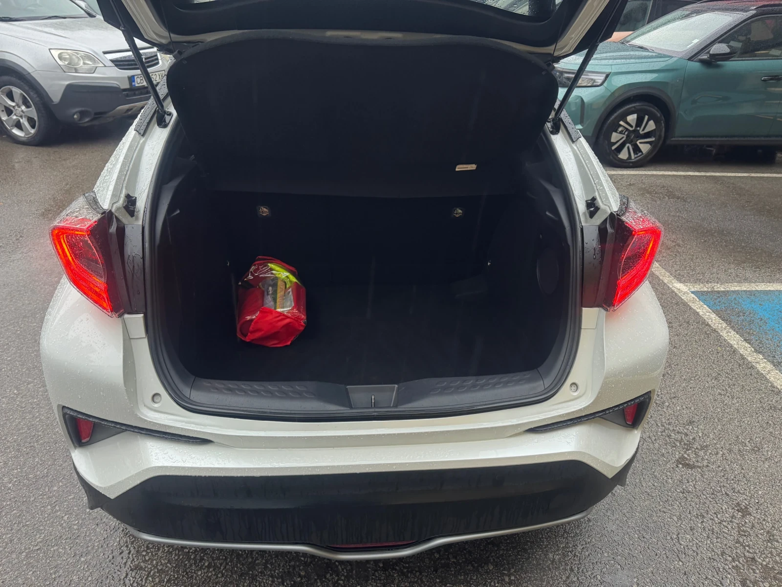 Toyota C-HR 1.8 Hybrid Гаранционен - изображение 10