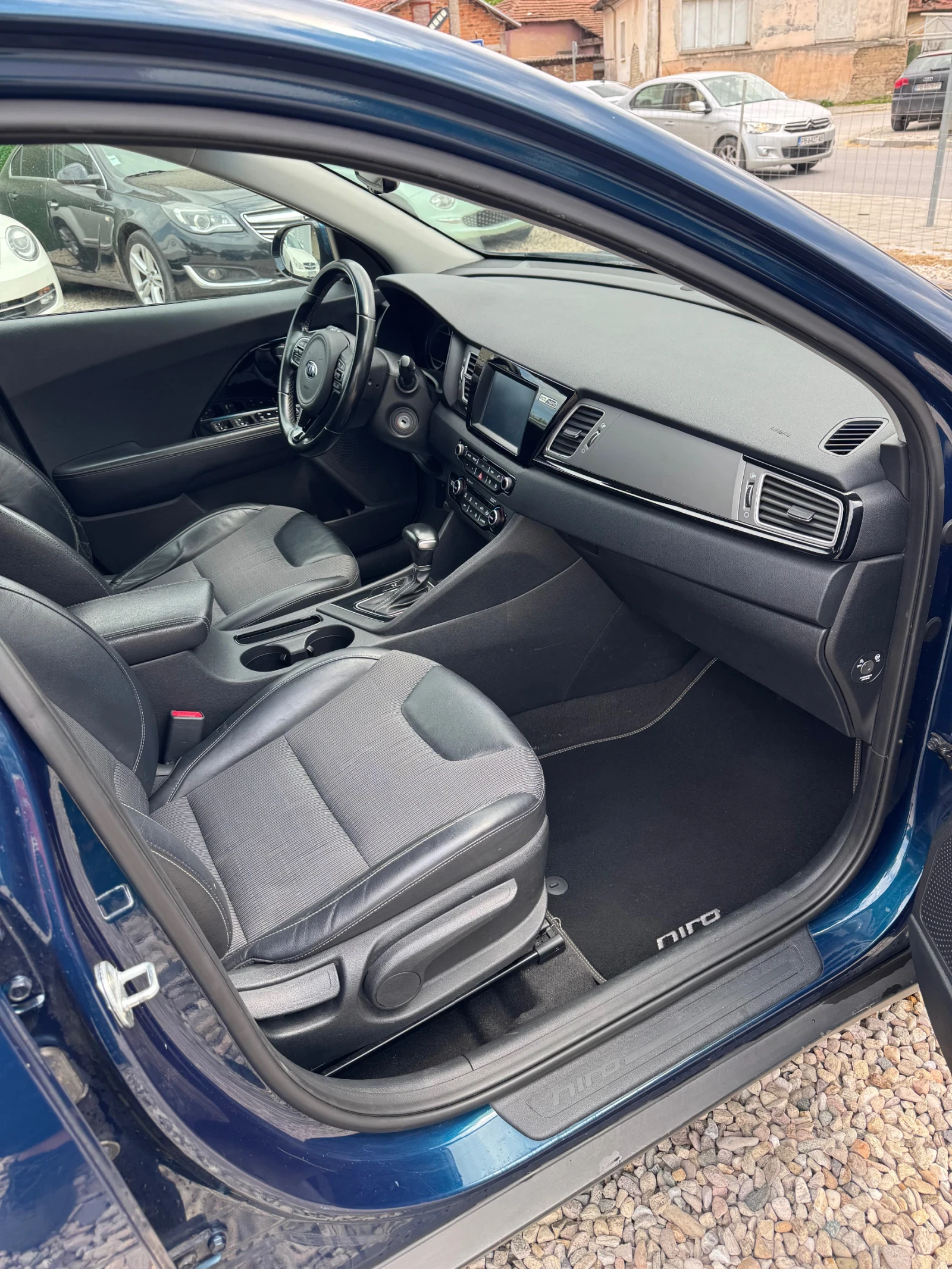 Kia Niro Hybrid / Камера / Нави, снимка 9 - Автомобили и джипове - 54379577