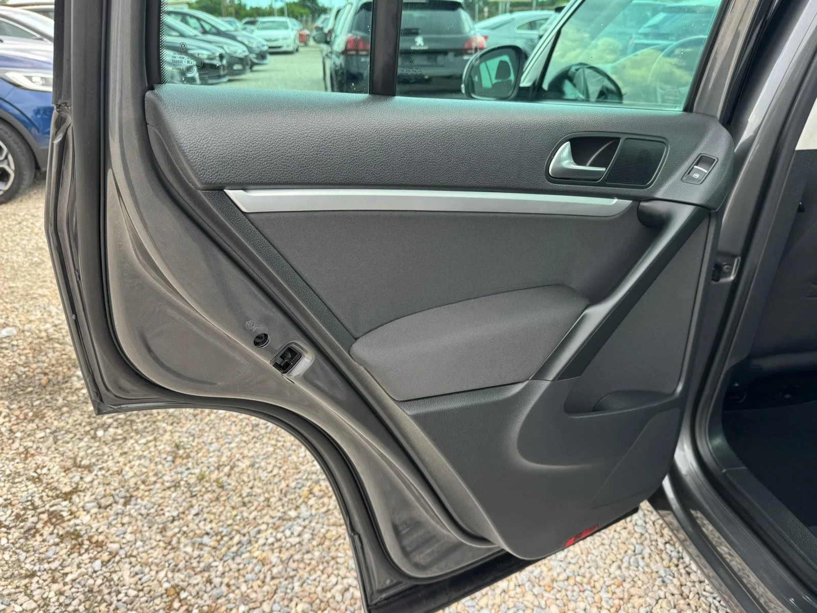 VW Tiguan 2.0TDI 4MOTION, снимка 7 - Автомобили и джипове - 55604581