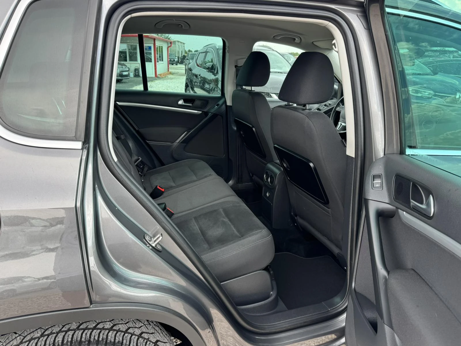 VW Tiguan 2.0TDI 4MOTION, снимка 13 - Автомобили и джипове - 55604581