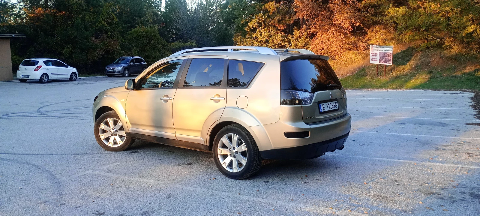 Mitsubishi Outlander 2.4 ръчна/газ/4х4, снимка 3 - Автомобили и джипове - 56648730