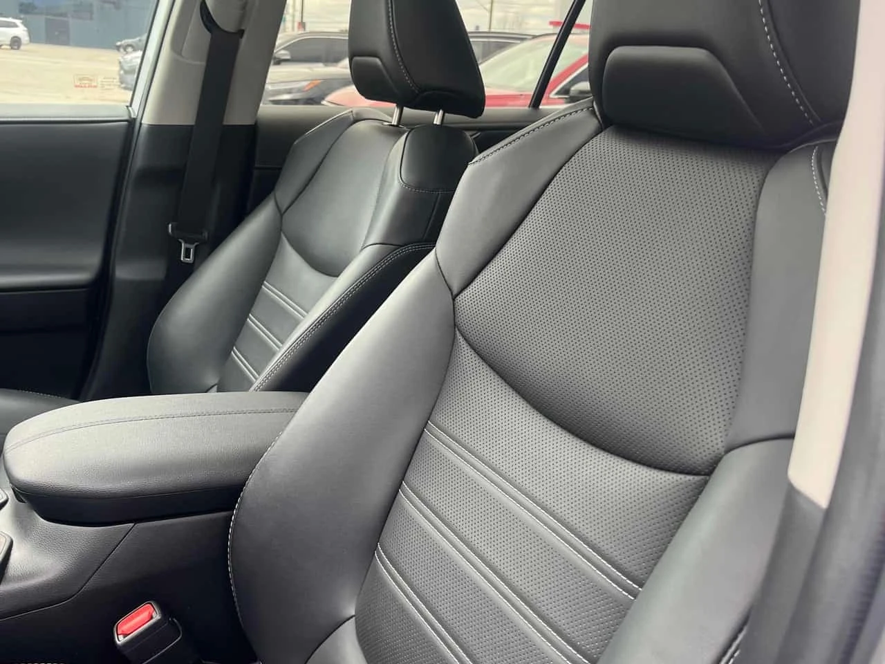 Toyota Rav4 Limited | CARFAX | OT ПРЕДСТАВИТЕЛСТВО НА TOYOTA, снимка 10 - Автомобили и джипове - 56191929