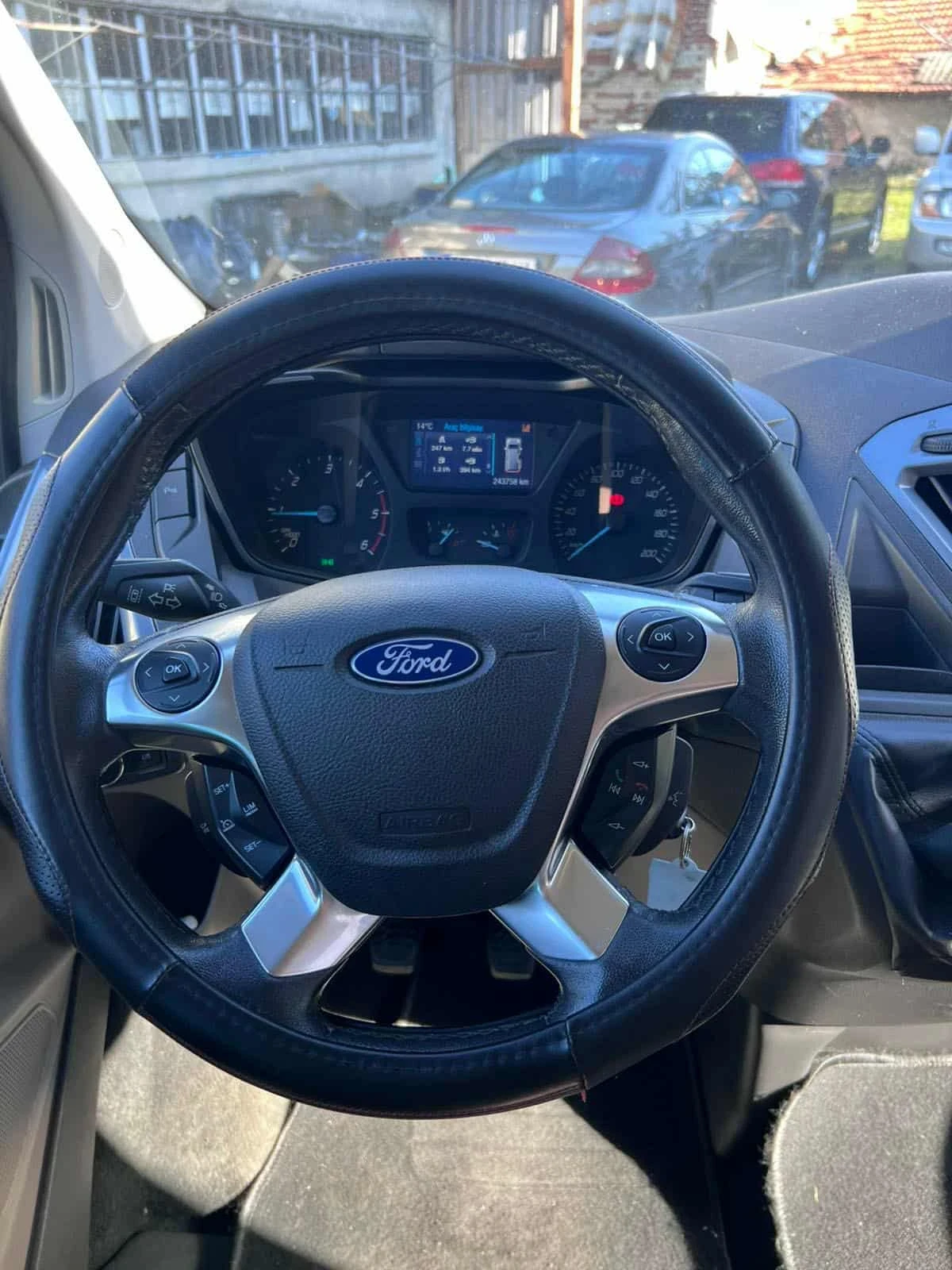 Ford Tourneo Custom 2.2 TDCi  | Mobile.bg   12