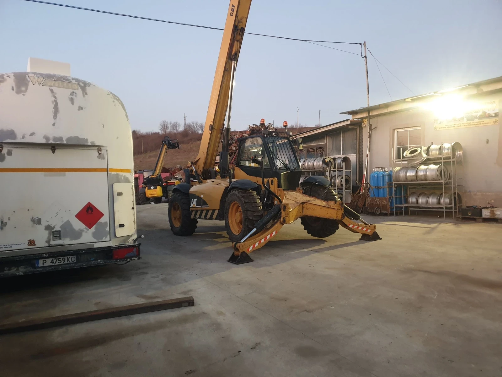 Телескопични товарачи Caterpillar TH355B 2006  - изображение 10