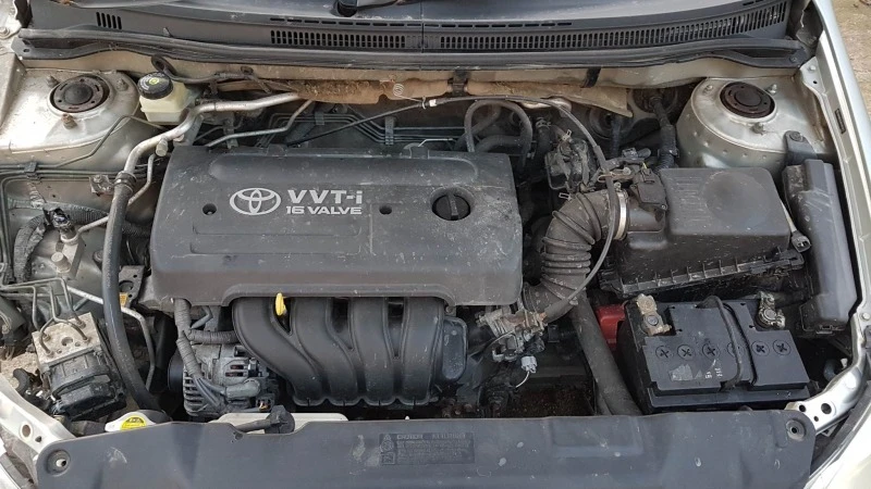 Toyota Corolla 1.4 VVTI, снимка 11 - Автомобили и джипове - 39354164