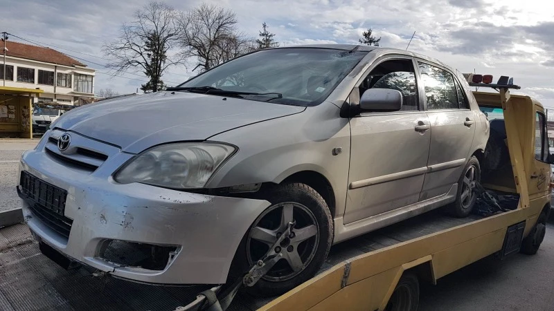 Toyota Corolla 1.4 VVTI, снимка 7 - Автомобили и джипове - 39354164