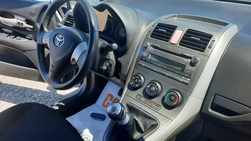 Toyota Auris 2.0 D4d - 6ск * Германия * Топ * , снимка 11 - Автомобили и джипове - 46100000