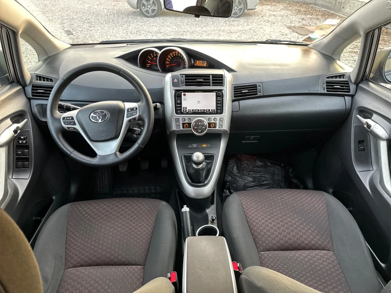 Toyota Verso, снимка 5 - Автомобили и джипове - 48029844