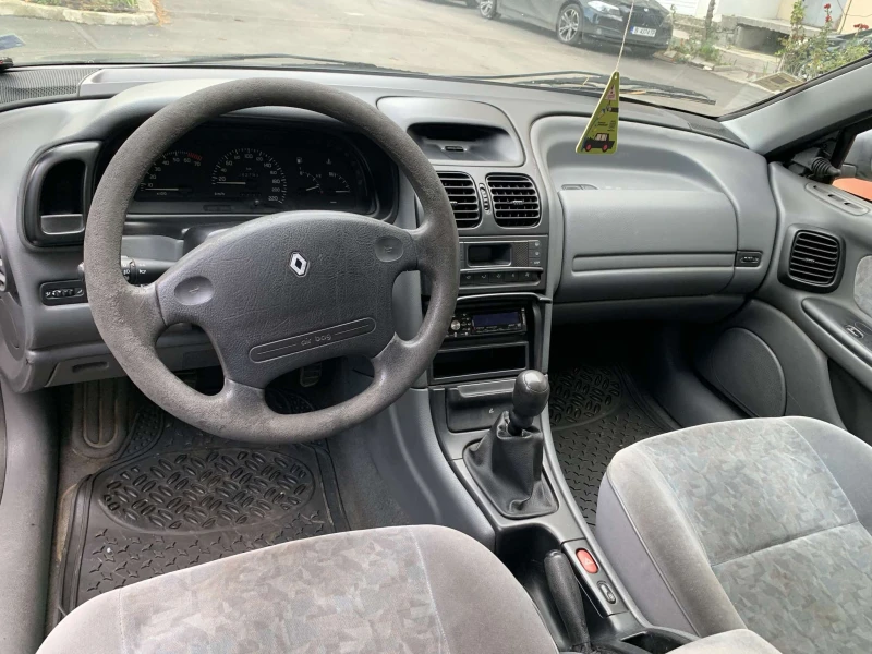 Renault Laguna, снимка 4 - Автомобили и джипове - 48080144