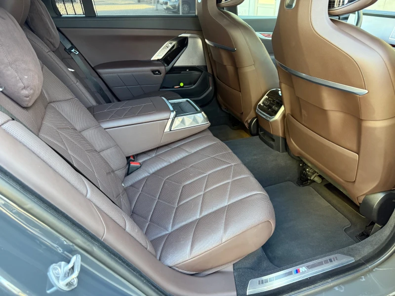 BMW 740 d xDrive, снимка 13 - Автомобили и джипове - 52044266
