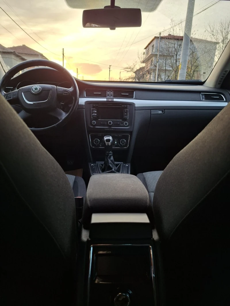 Skoda Superb 2.0 TDI 140, снимка 12 - Автомобили и джипове - 52614550