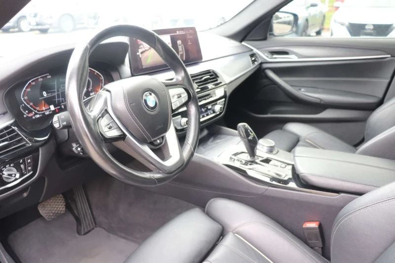 BMW 530 * xDrive * CARFAX * БЕЗ ПЪРВОНАЧАЛНА ВНОСКА, снимка 13 - Автомобили и джипове - 53077063