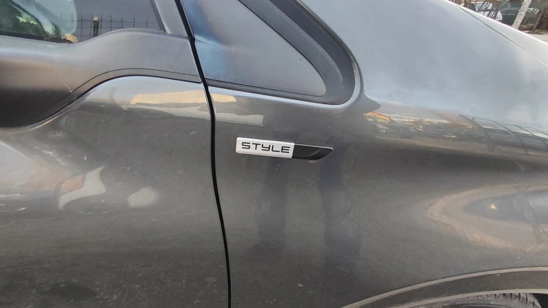 Peugeot 208 1.2i бензин , снимка 15 - Автомобили и джипове - 53469544