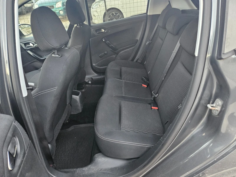 Peugeot 208 1.2i бензин , снимка 12 - Автомобили и джипове - 53469544