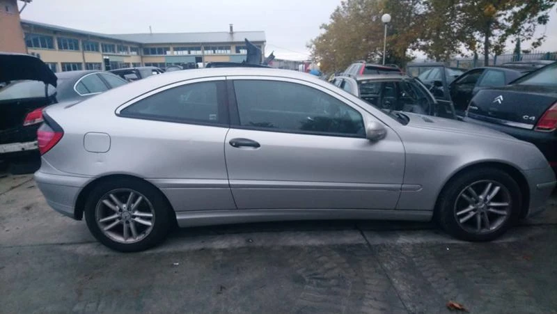 Mercedes-Benz C 200 Kompressor, снимка 2 - Автомобили и джипове - 47850521