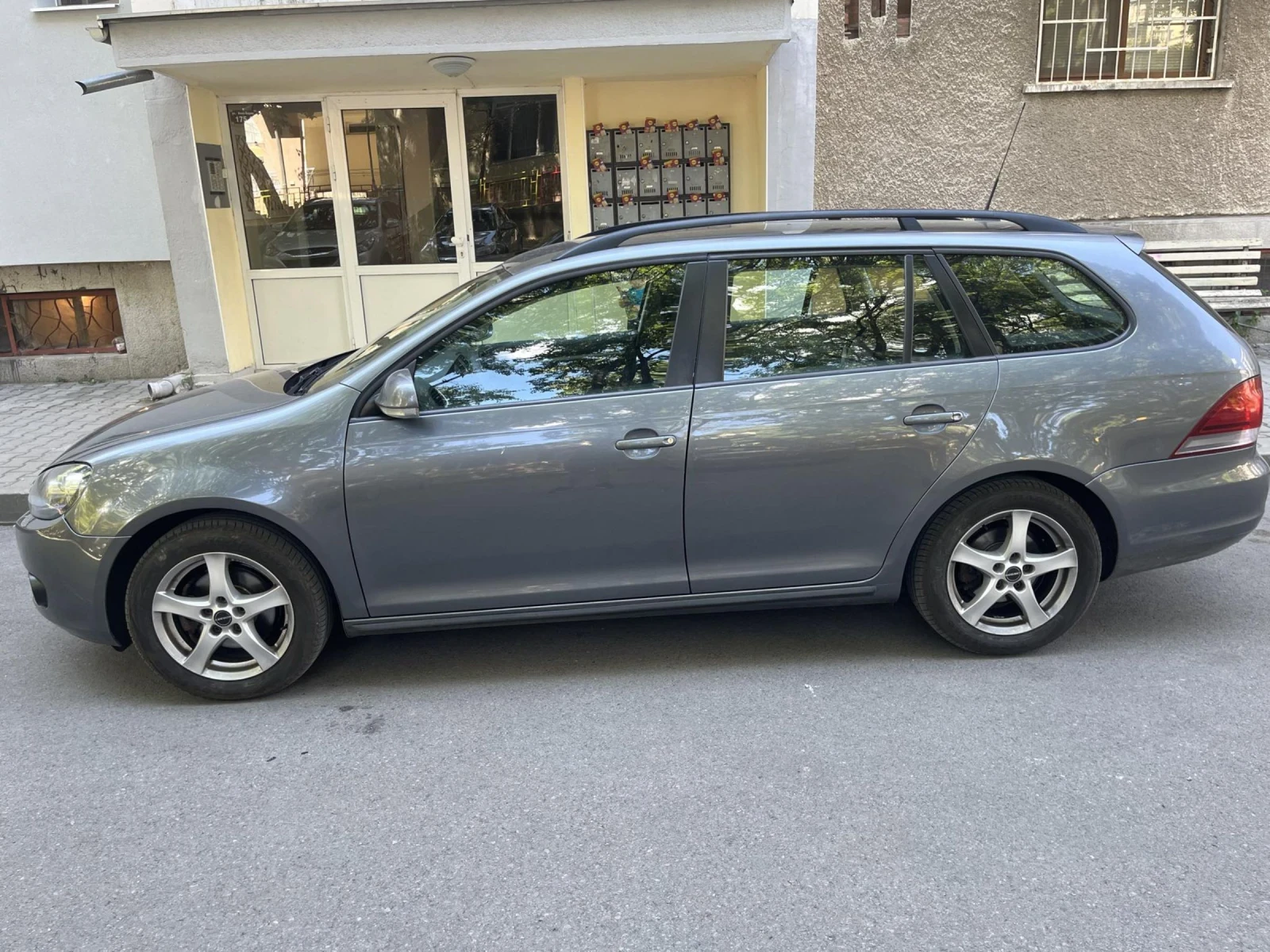 VW Golf Variant 1.6TDI - изображение 2