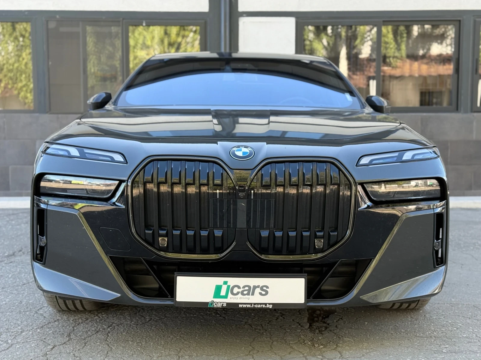 BMW 740 d xDrive - изображение 2