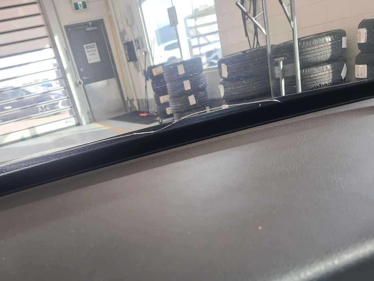 Mercedes-Benz C 300 * 2 КЛЮЧА* ПОДГРЕВ* KEYLESS*  - изображение 9