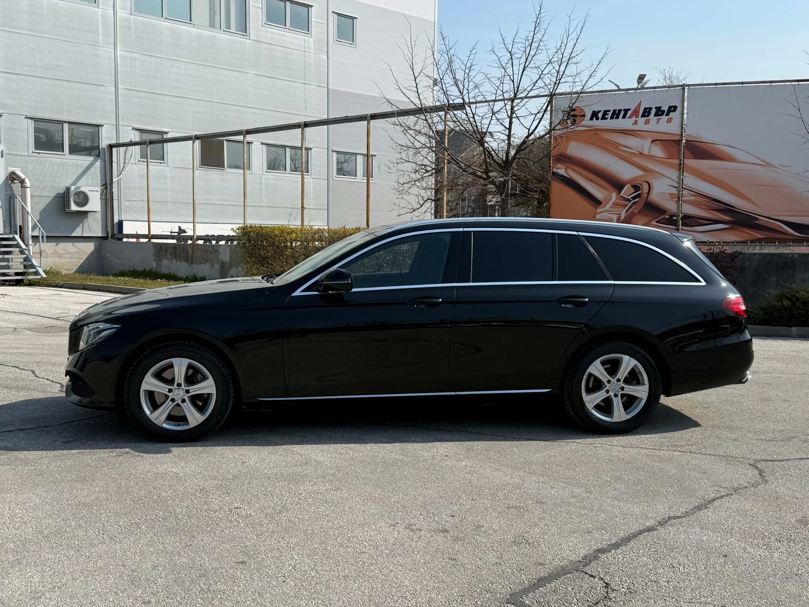 Mercedes-Benz E 220 AMG 4Matic Digital , снимка 2 - Автомобили и джипове - 53875587