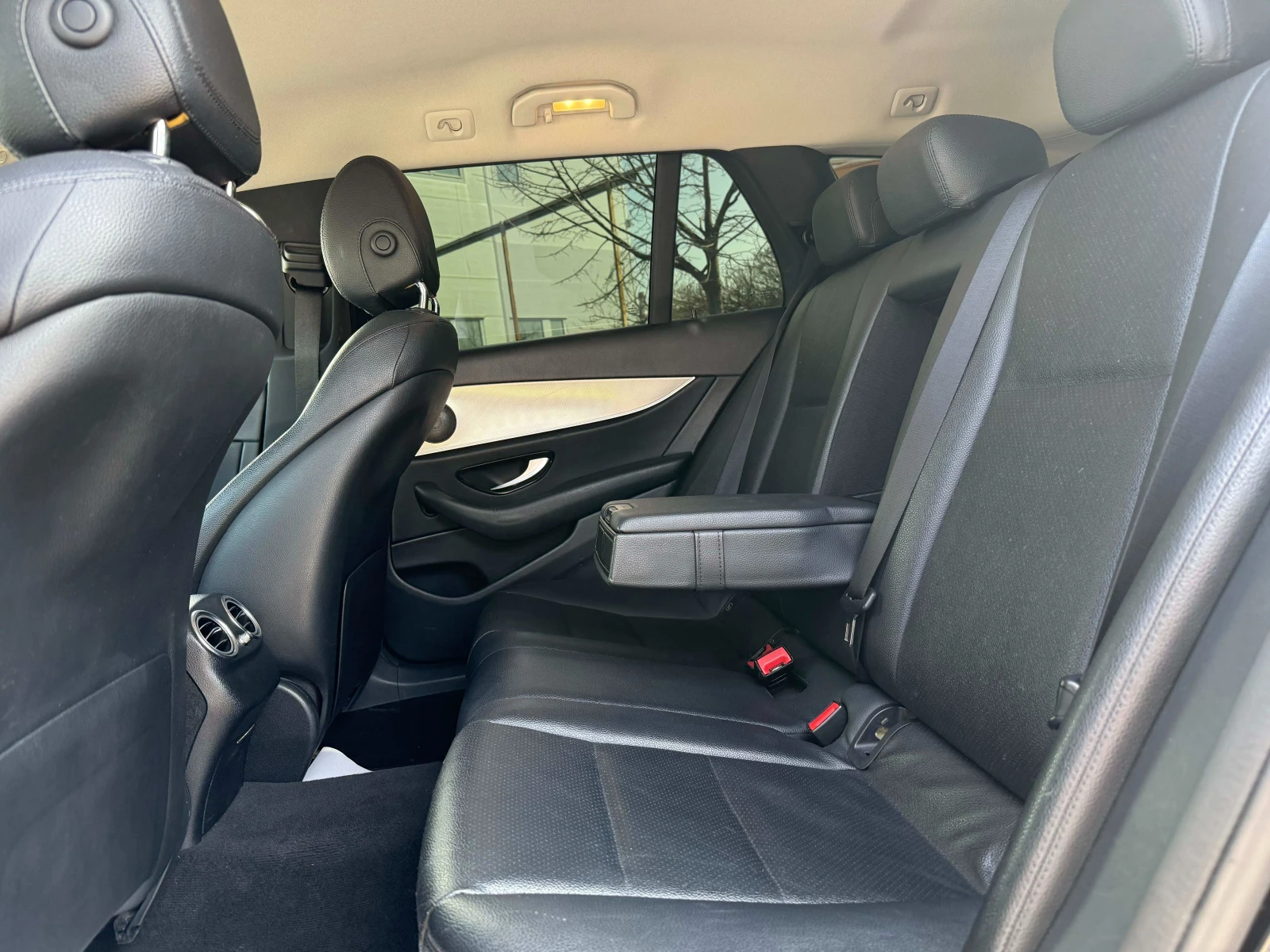 Mercedes-Benz E 220 AMG 4Matic Digital , снимка 9 - Автомобили и джипове - 53875587