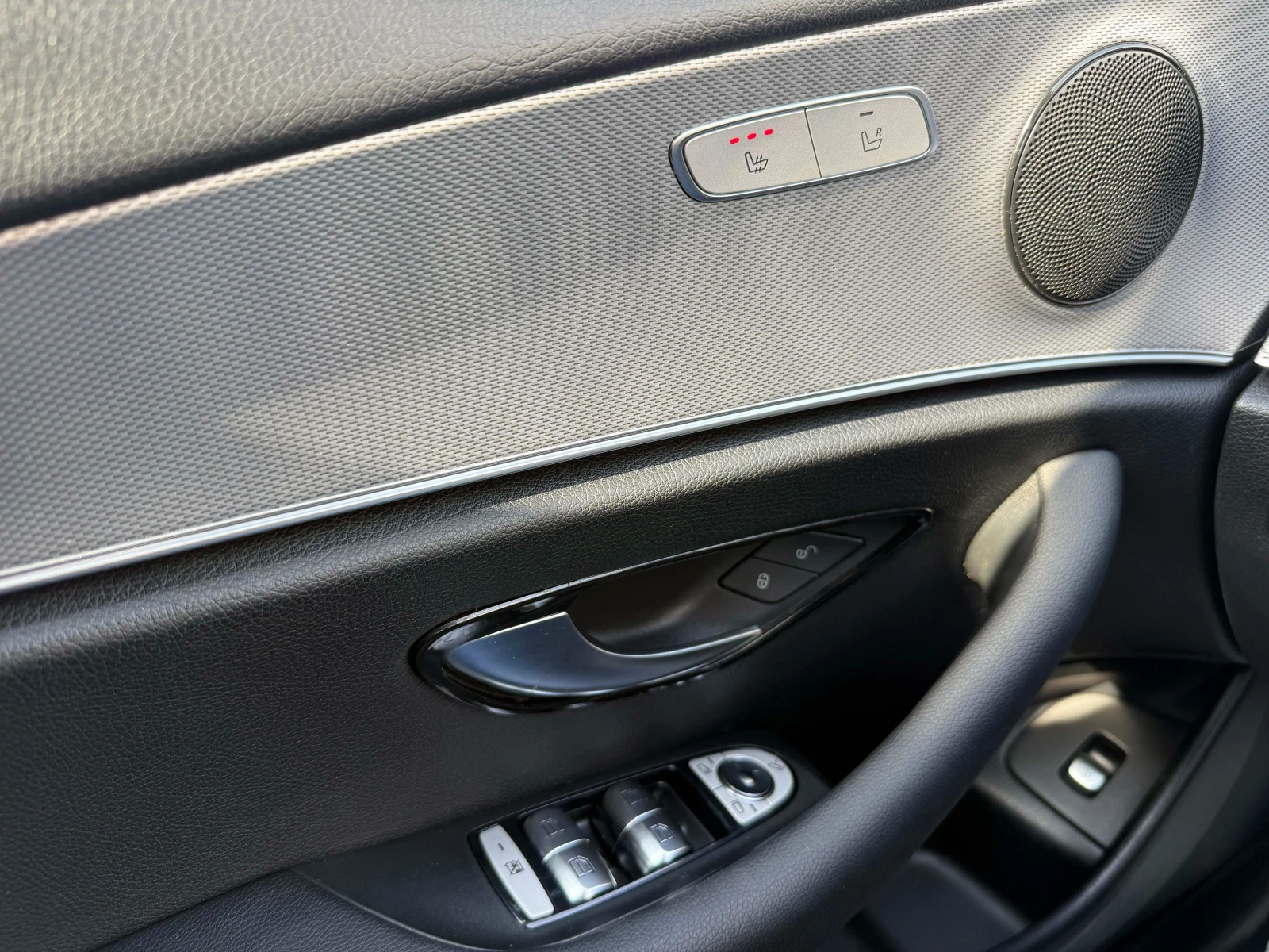 Mercedes-Benz E 220 AMG 4Matic Digital , снимка 15 - Автомобили и джипове - 53875587