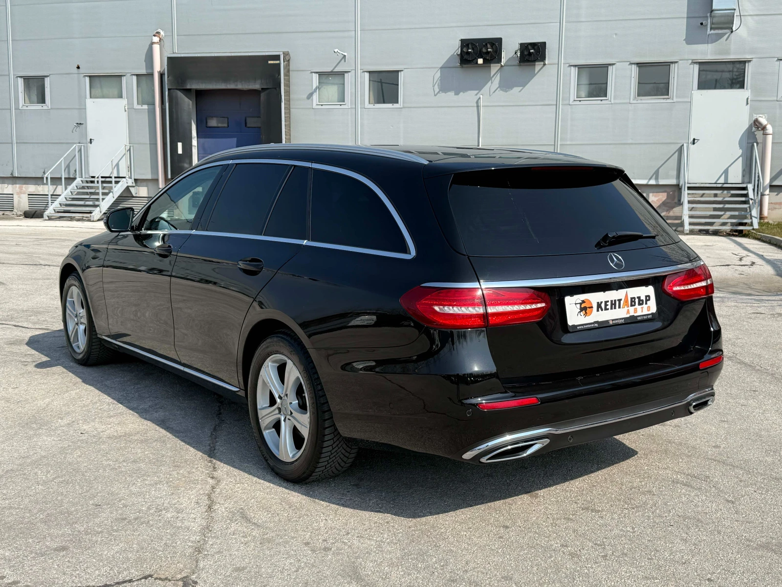 Mercedes-Benz E 220 AMG 4Matic Digital , снимка 3 - Автомобили и джипове - 53875587