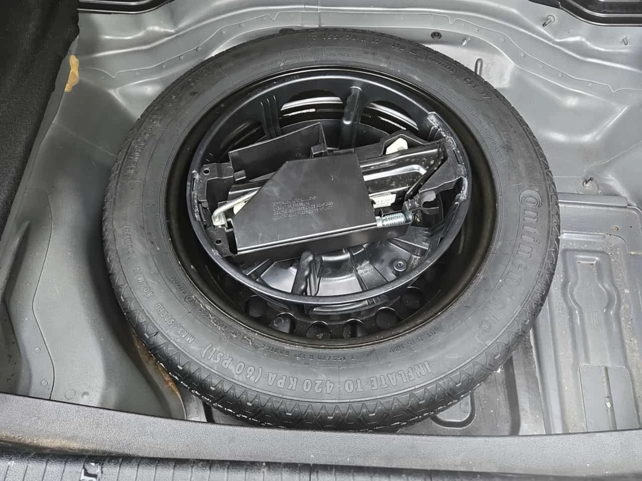 Mercedes-Benz E 400 АМГ Пакет/CARFAX/HARMAN/Подгрев/Пано/Памет/Амбиент, снимка 14 - Автомобили и джипове - 53893512